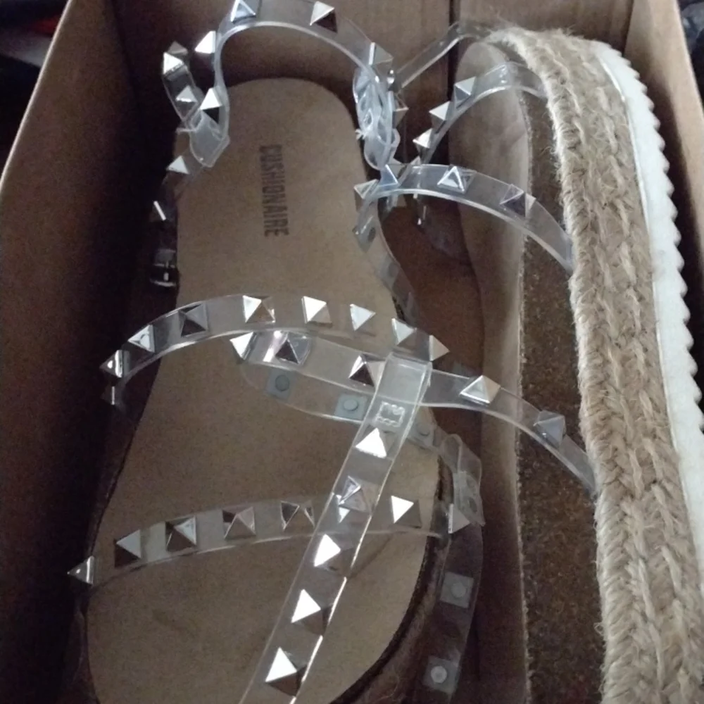 Sandles - Picture 1 of 3